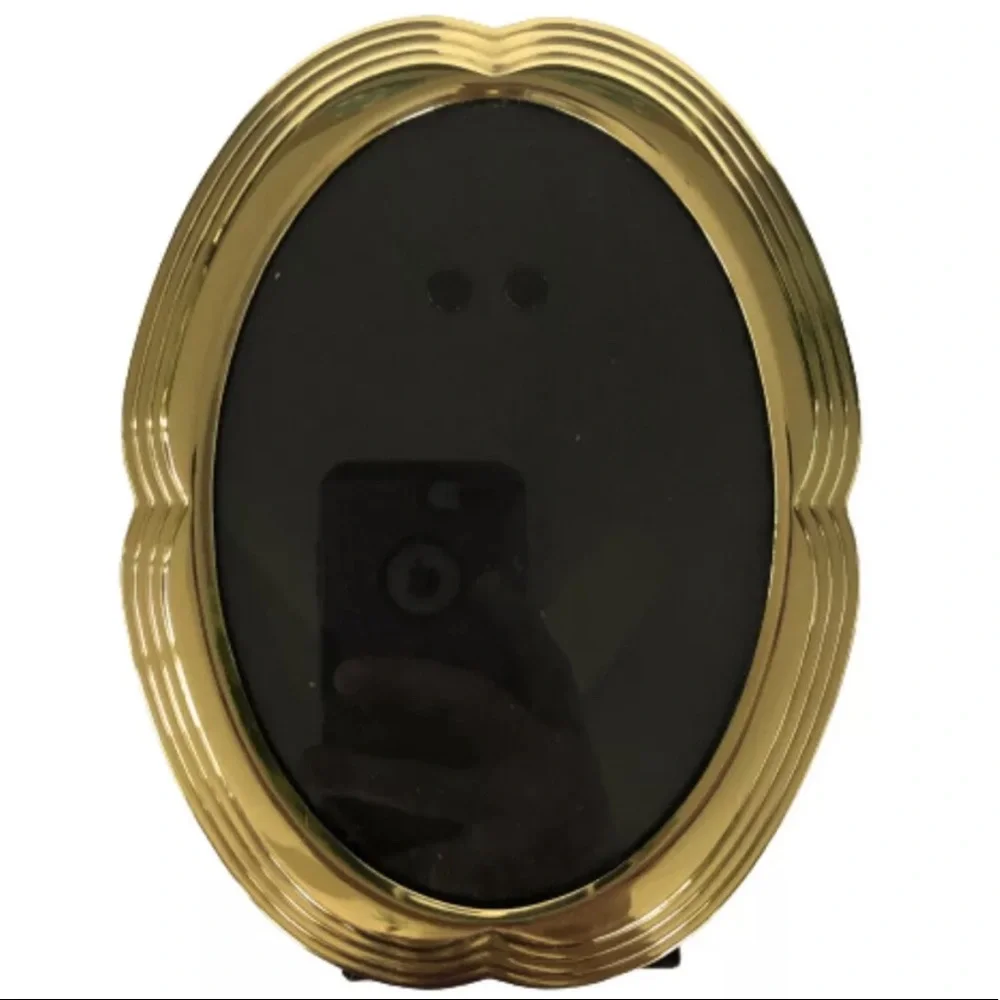 Vintage Picture Photo Frame Metal Brass Free Standing Wall Hanging 5” x 7” Oval